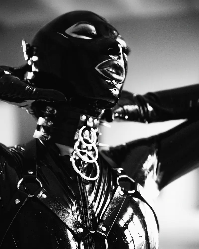Латексная одежда и BDSM