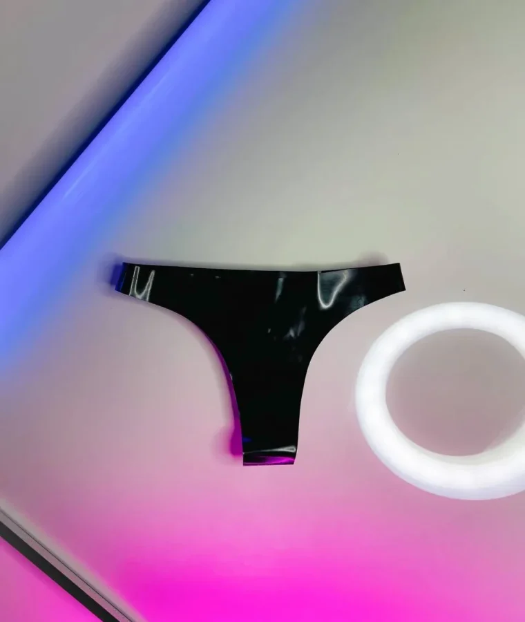 Латексные трусы G-String